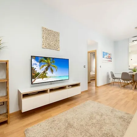 -Malagasunapts- Stylish City Centre Pool&Parking Exterior photo