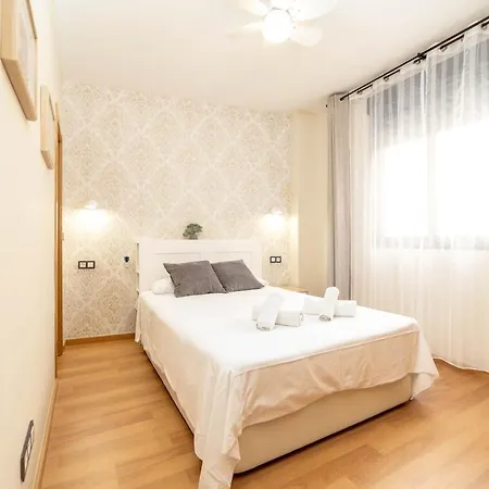 -Malagasunapts- Stylish City Centre Pool&Parking Exterior photo