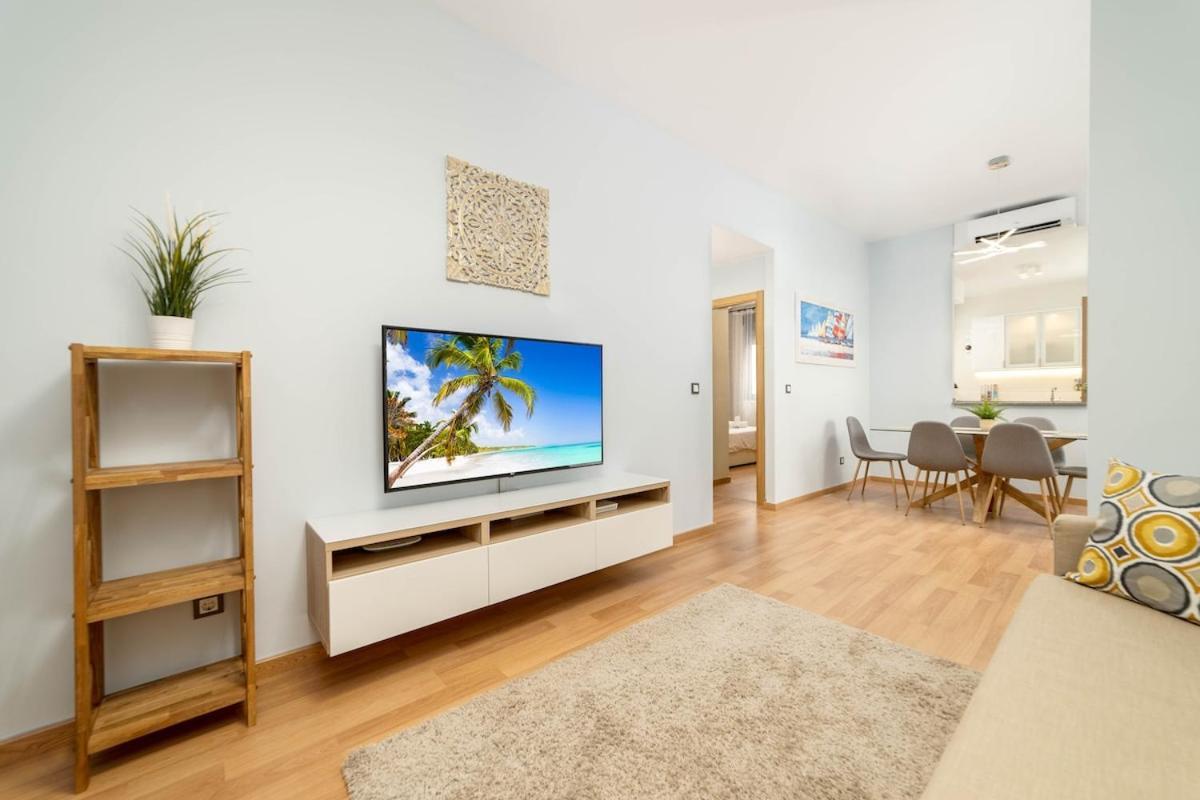 -malagasunapts- Stylish Centre Pool&parking Apartament Malaga