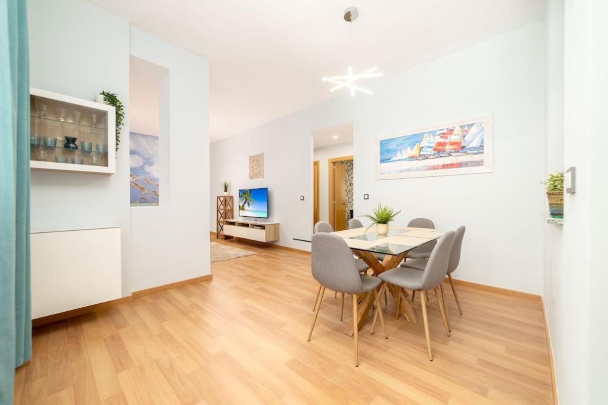 -malagasunapts- Stylish Centre Pool&parking Apartament Malaga