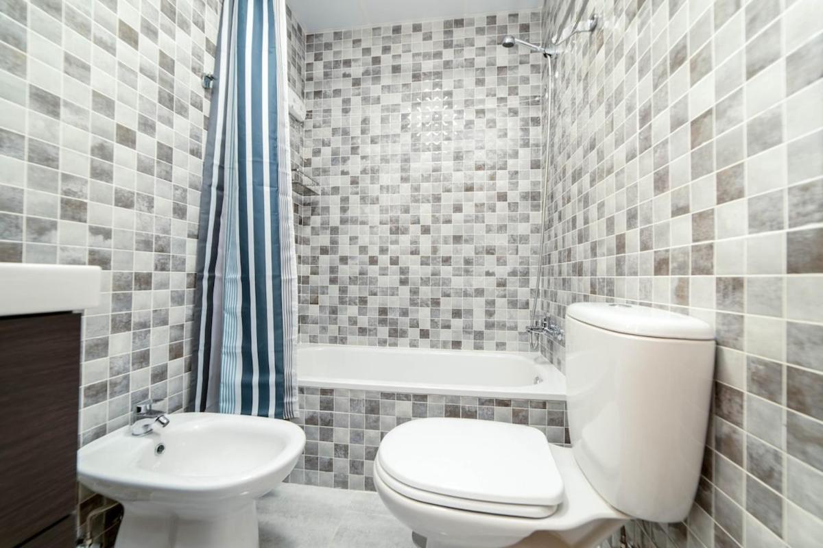 -malagasunapts- Stylish Centre Pool&parking Apartament