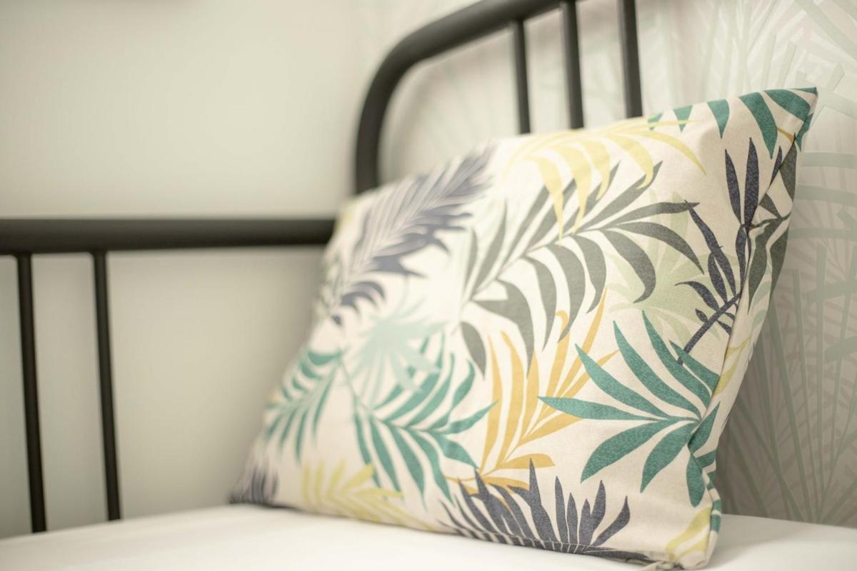 -malagasunapts- Stylish Centre Pool&parking Apartament