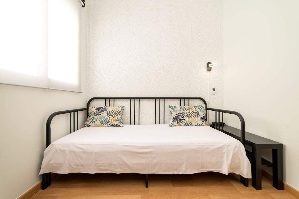 -malagasunapts- Stylish Centre Pool&parking Apartamento
