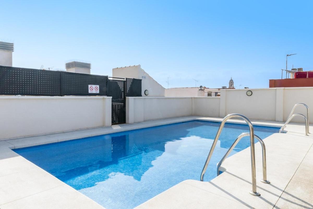 -malagasunapts- Stylish Centre Pool&parking Apartament *