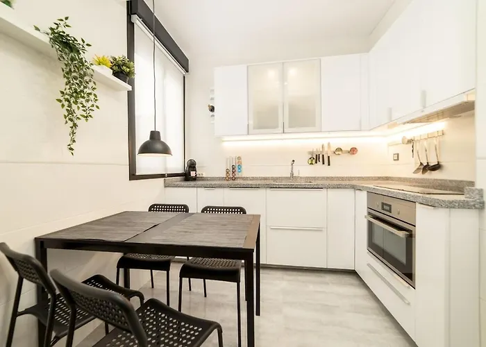 -Malagasunapts- Stylish City Centre Pool&Parking